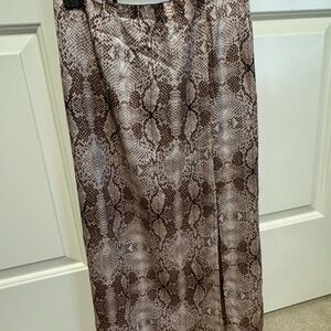 New York & Company Tan Patterned skirt